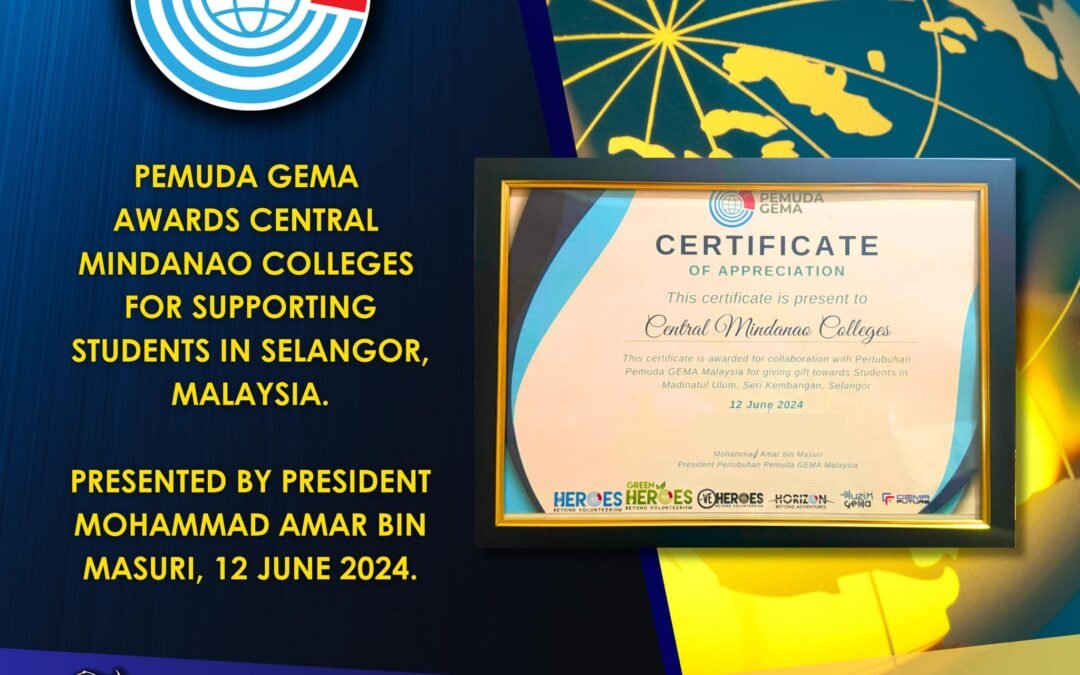 PEMUDA GEMA awards Central Mindanao Colleges for supporting students in Selangor.
